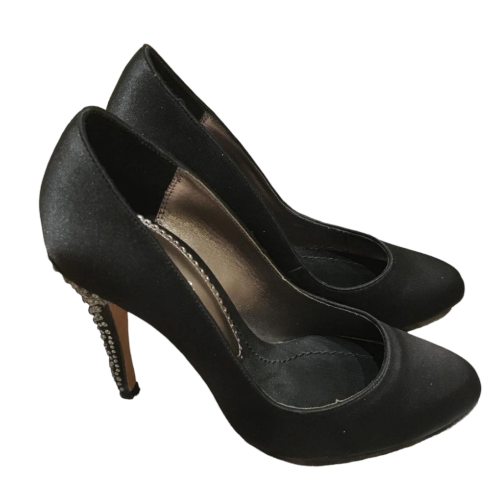 Black silk with cristals; used once, in perfect condition; size 6